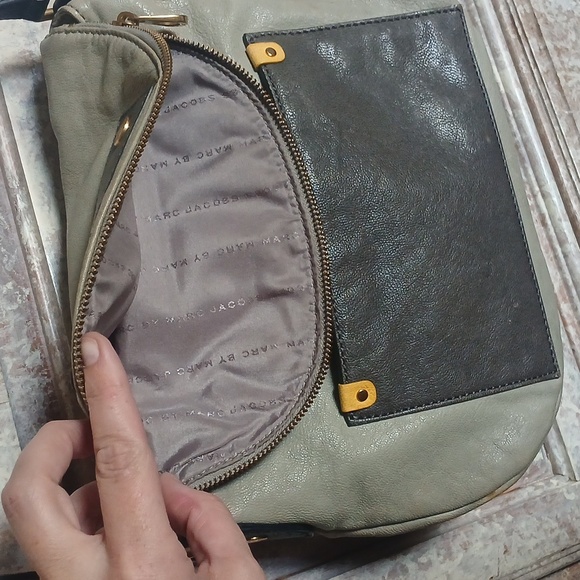 Marc by Marc Jacobs Tan and Black Messenger Bag - Picture 5 of 16